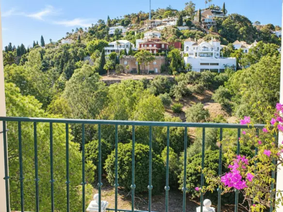 5-bedroom Town House In Benahavis, Spain (208 M²)