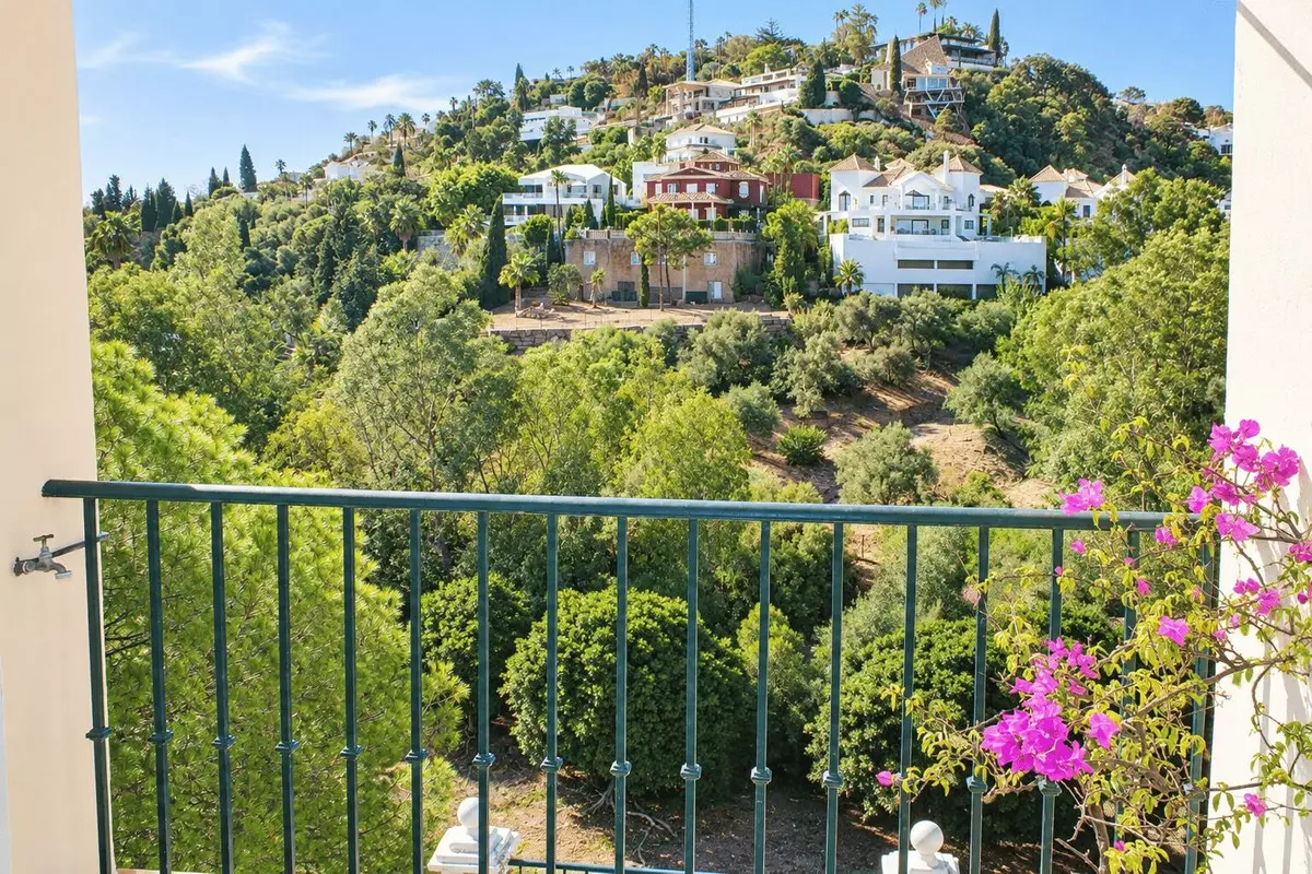 5-bedroom Town House In Benahavis, Spain (208 M²)