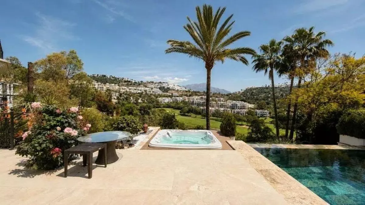 6-bedroom Villa In Benahavis, Spain (746 M²)