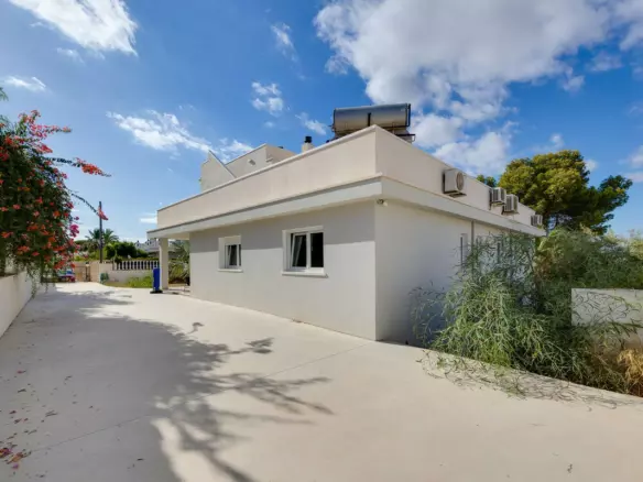 4-bedroom Villa In Rojales, Spain (312 M²)