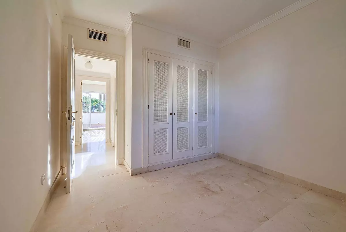 2-bedroom Apartment In Benahavis, Spain (104 M²)