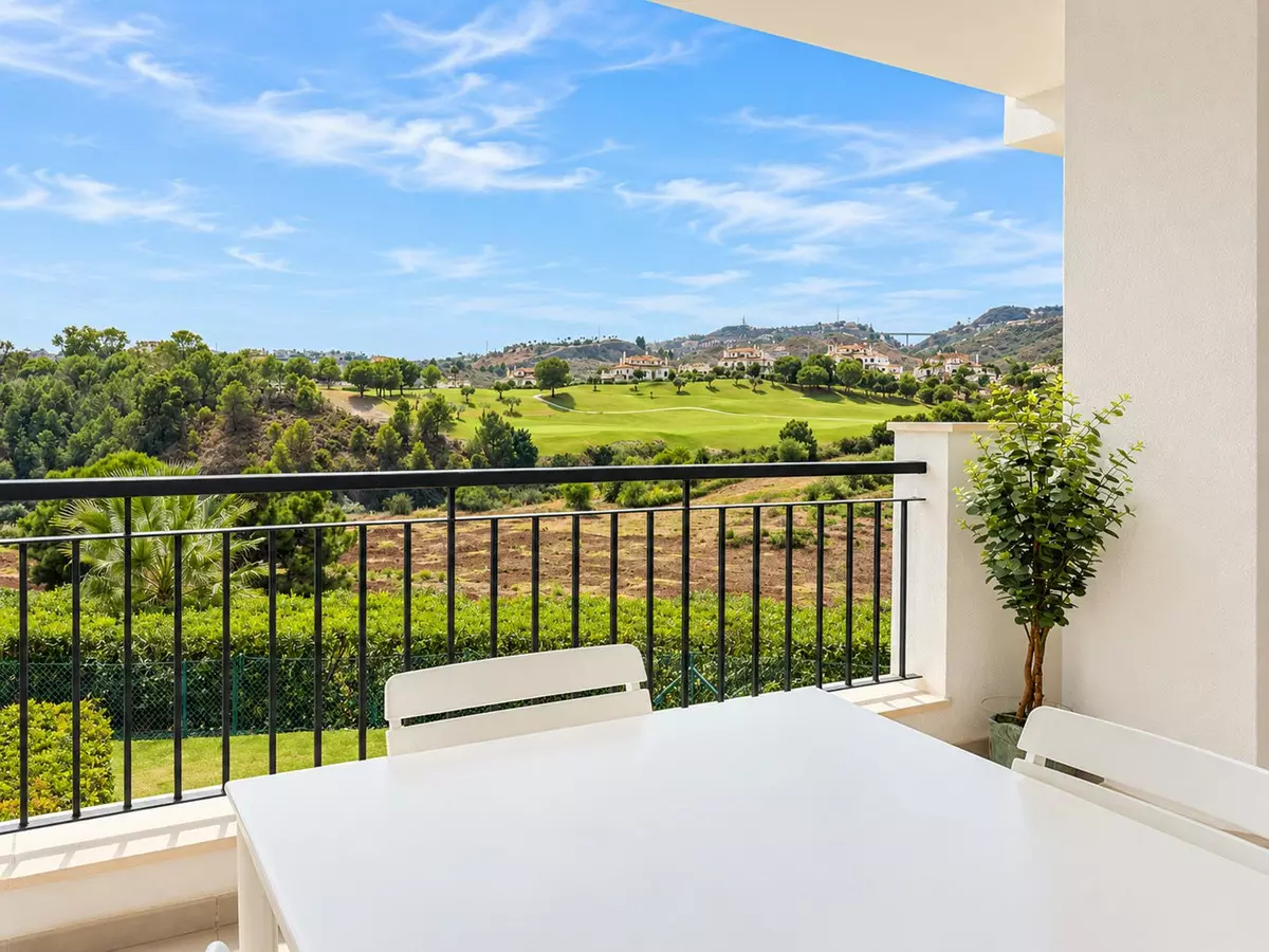 3-bedroom Apartment In Benahavis, Spain (102 M²)