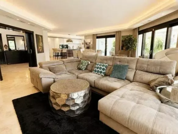 6-bedroom Villa In Benahavis, Spain (746 M²)