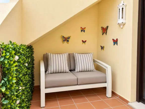 3-bedroom Apartment In Benahavis, Spain (121 M²)