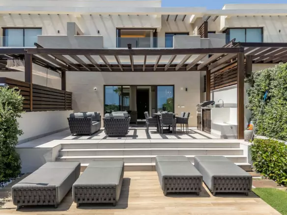 4-bedroom Town House In Estepona, Spain (398 M²)