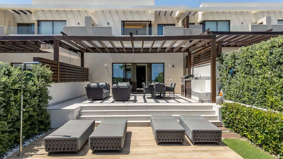 4-bedroom Town House In Estepona, Spain (398 M²)