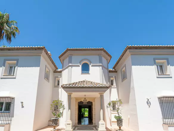 6-bedroom Villa In Estepona, Spain (967 M²)