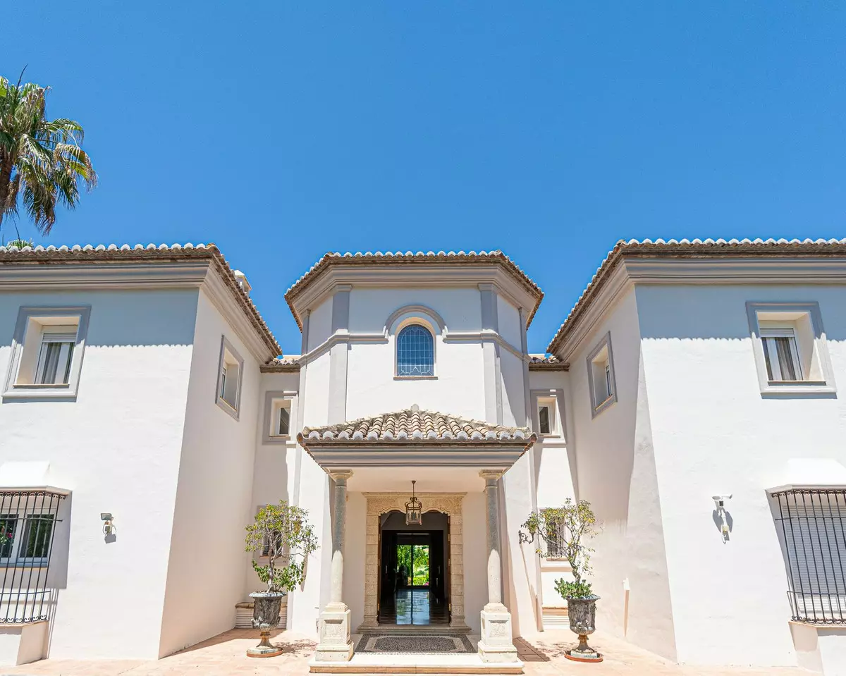 6-bedroom Villa In Estepona, Spain (967 M²)