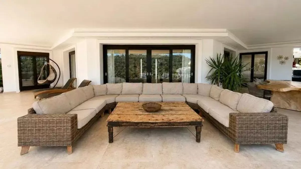 6-bedroom Villa In Benahavis, Spain (746 M²)