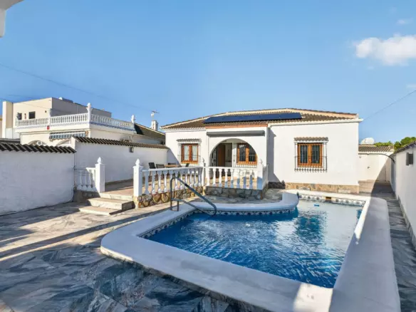 3-bedroom Villa In Torrevieja, Spain (123 M²)