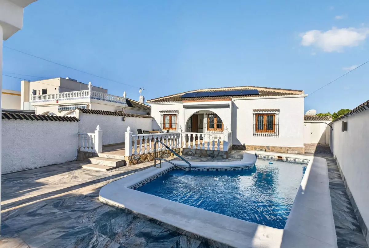 3-bedroom Villa In Torrevieja, Spain (123 M²)