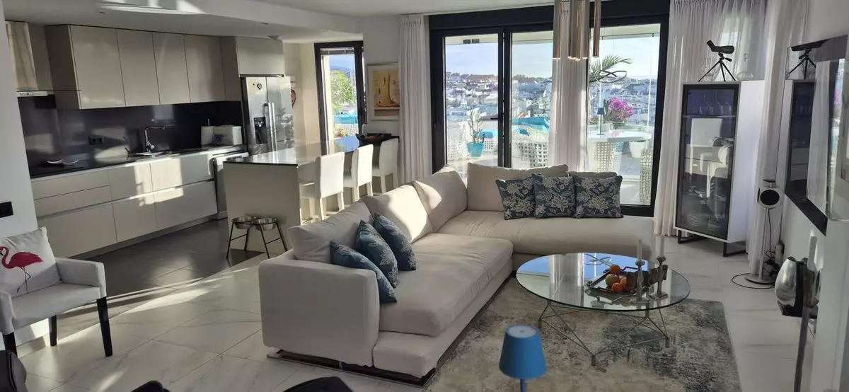 3-bedroom Apartment In Estepona, Spain (102 M²)