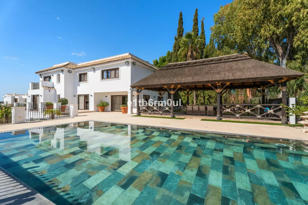 7-bedroom Villa In Benahavis, Spain (736 M²)