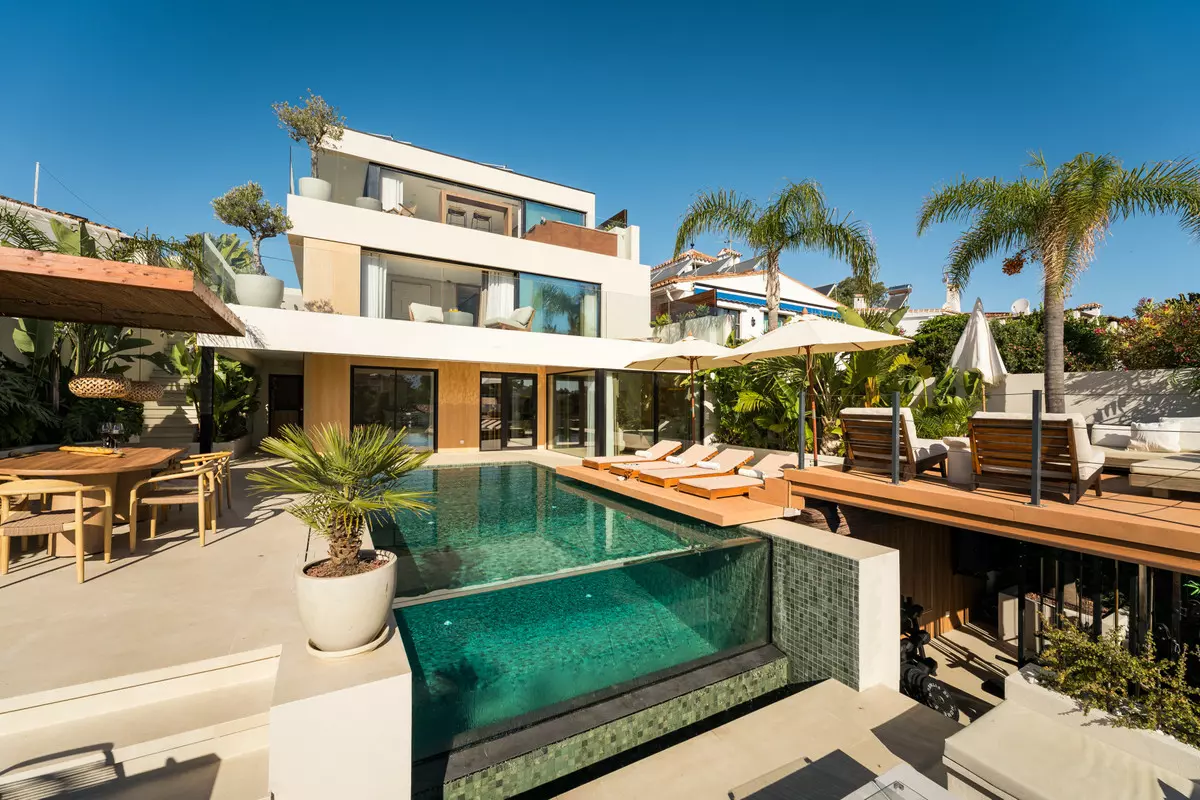 5-bedroom Villa In Marbella, Spain (245 M²)