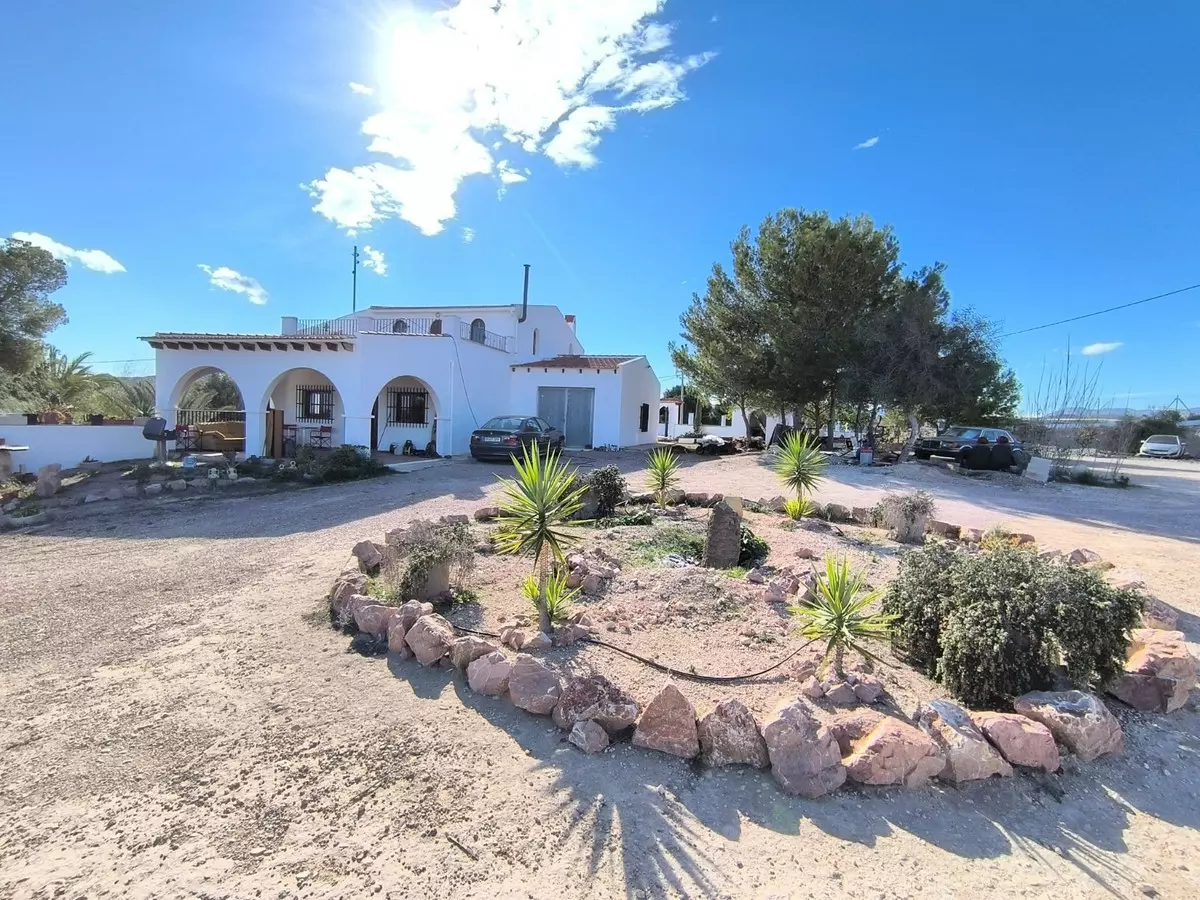 8-bedroom Villa In Novelda, Spain (414 M²)