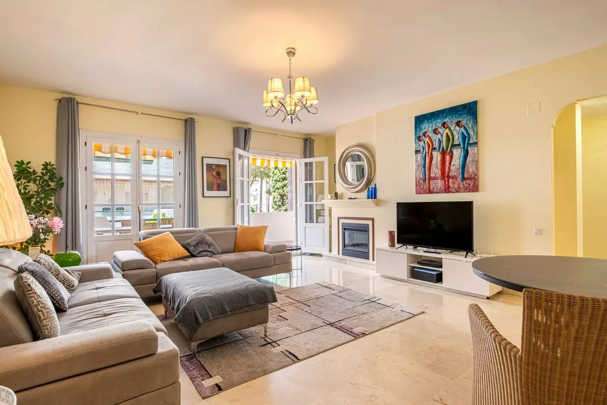 3-bedroom Apartment In Estepona, Spain (129 M²)