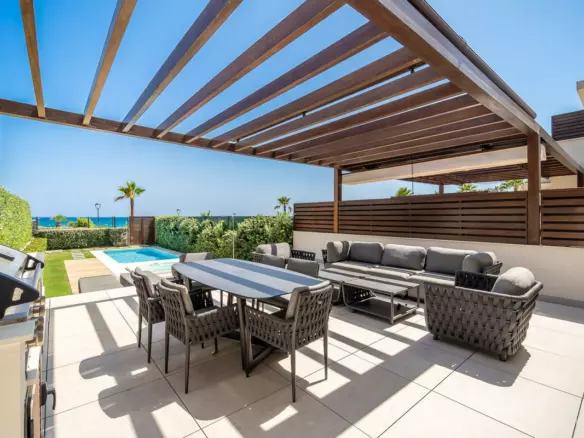 4-bedroom Town House In Estepona, Spain (398 M²)
