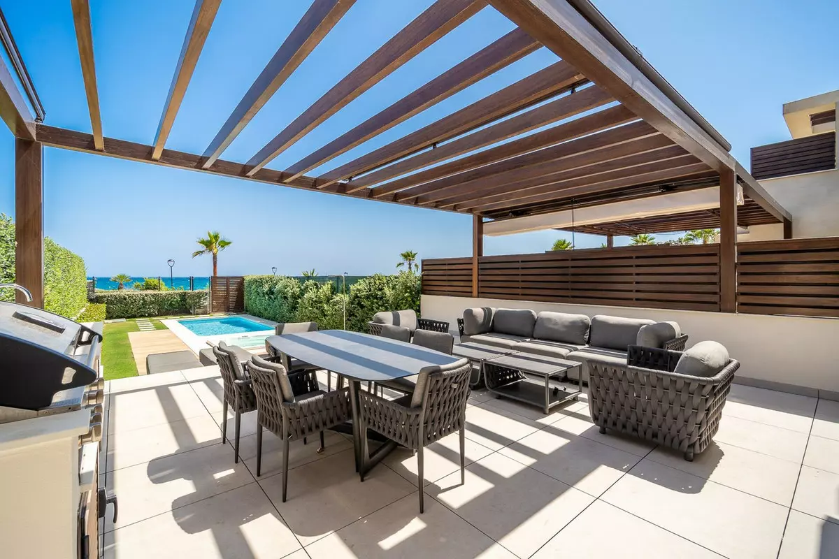 4-bedroom Town House In Estepona, Spain (398 M²)