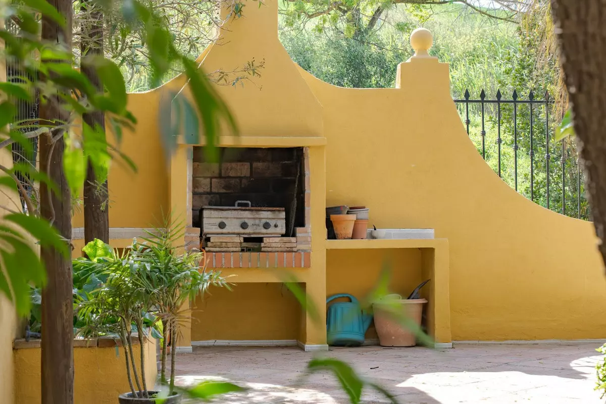 5-bedroom Country House In Coín, Spain (215 M²)