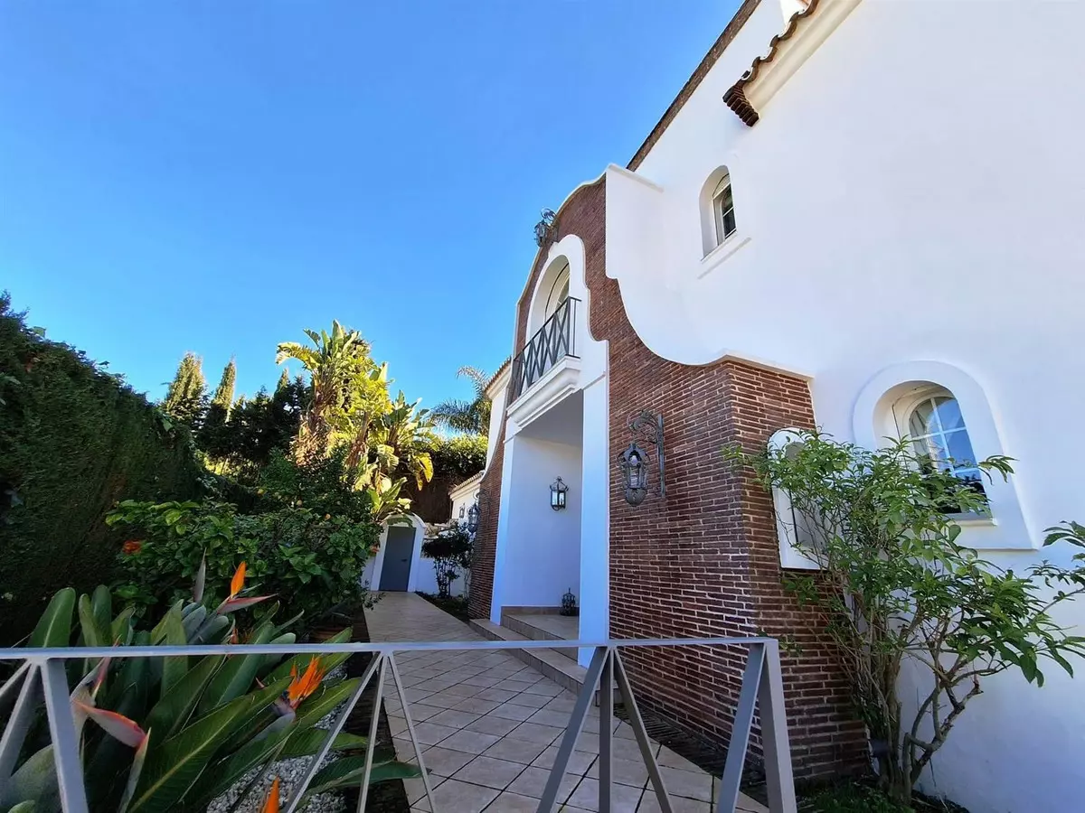 4-bedroom Villa In Marbella, Spain (404 M²)