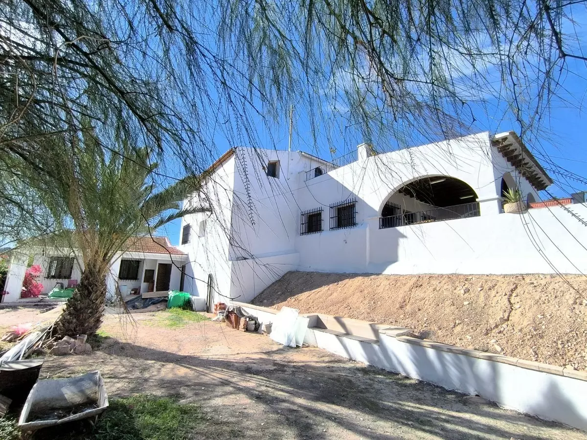 8-bedroom Villa In Novelda, Spain (414 M²)