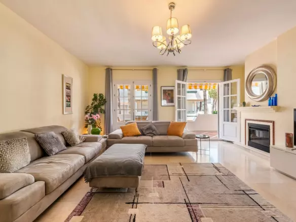 3-bedroom Apartment In Estepona, Spain (129 M²)