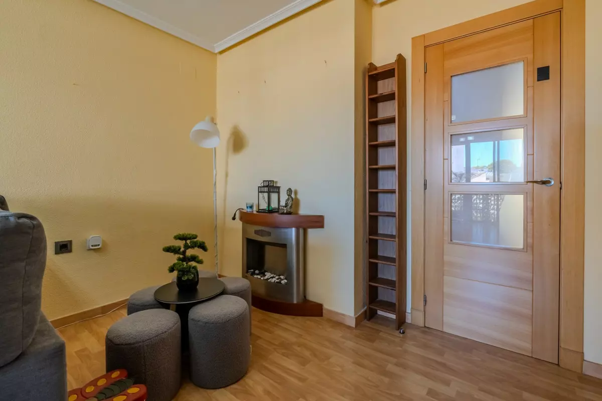 3-bedroom Apartment In Guardamar Del Segura, Spain (82 M²)