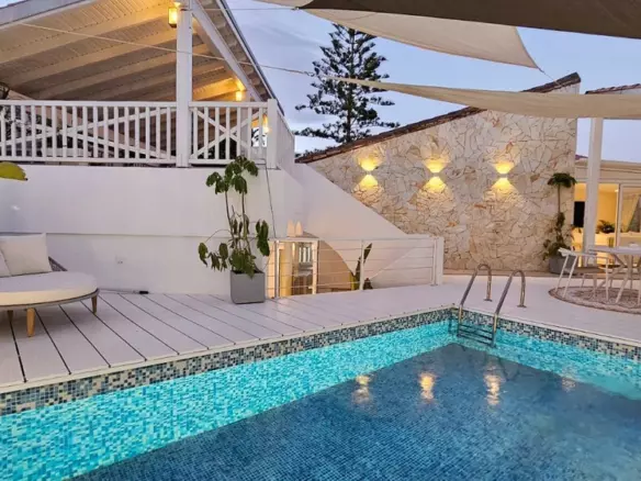 3-bedroom Villa In Estepona, Spain (200 M²)