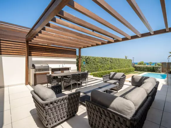 4-bedroom Town House In Estepona, Spain (398 M²)