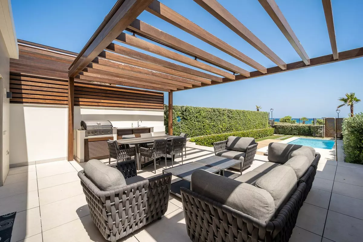 4-bedroom Town House In Estepona, Spain (398 M²)