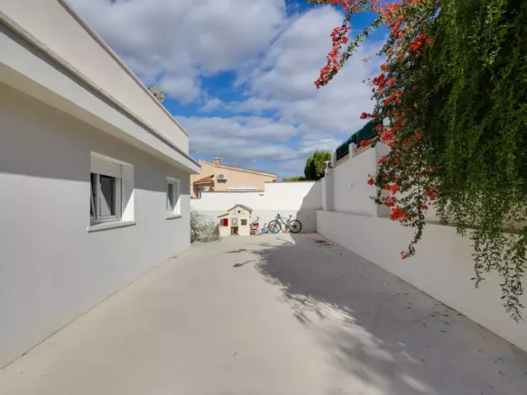 4-bedroom Villa In Rojales, Spain (312 M²)