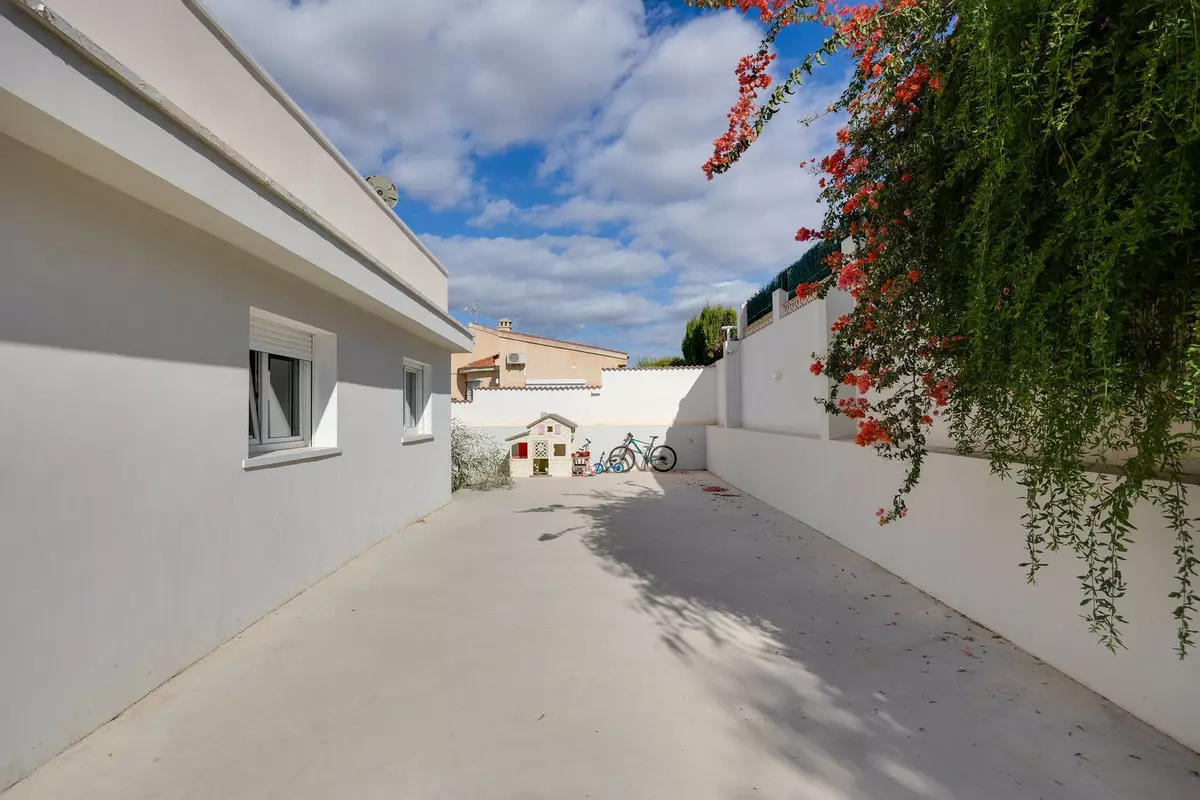 4-bedroom Villa In Rojales, Spain (312 M²)