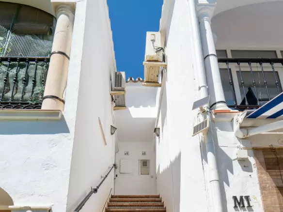1-bedroom Apartment In Estepona, Spain (61 M²)