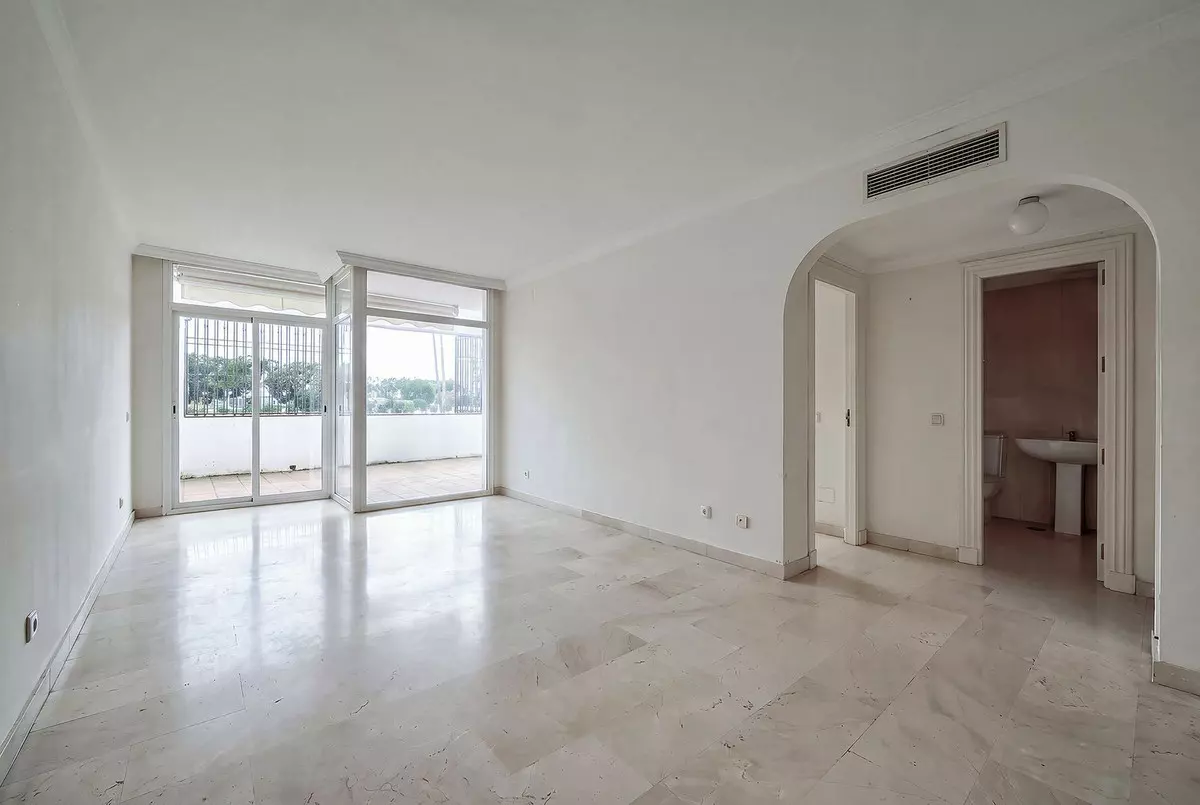 2-bedroom Apartment In Benahavis, Spain (104 M²)