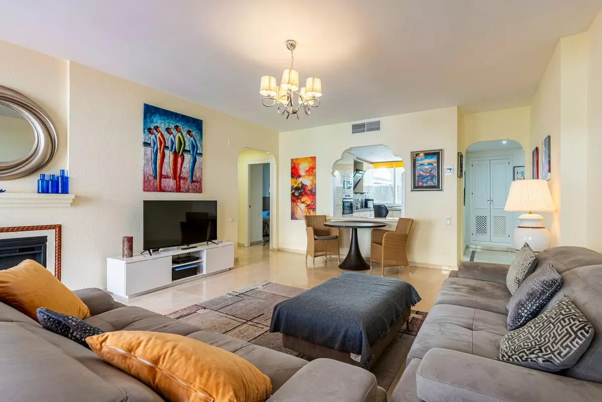 3-bedroom Apartment In Estepona, Spain (129 M²)