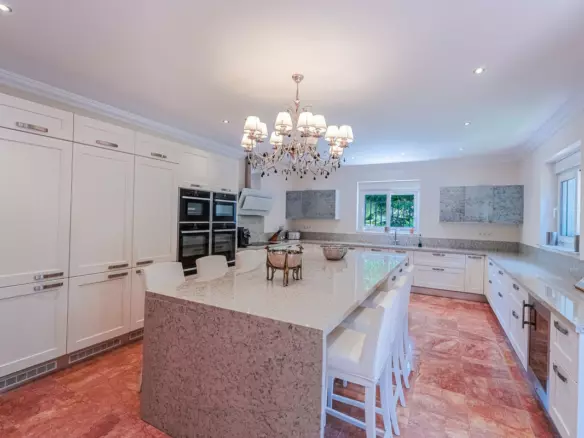 6-bedroom Villa In Estepona, Spain (967 M²)