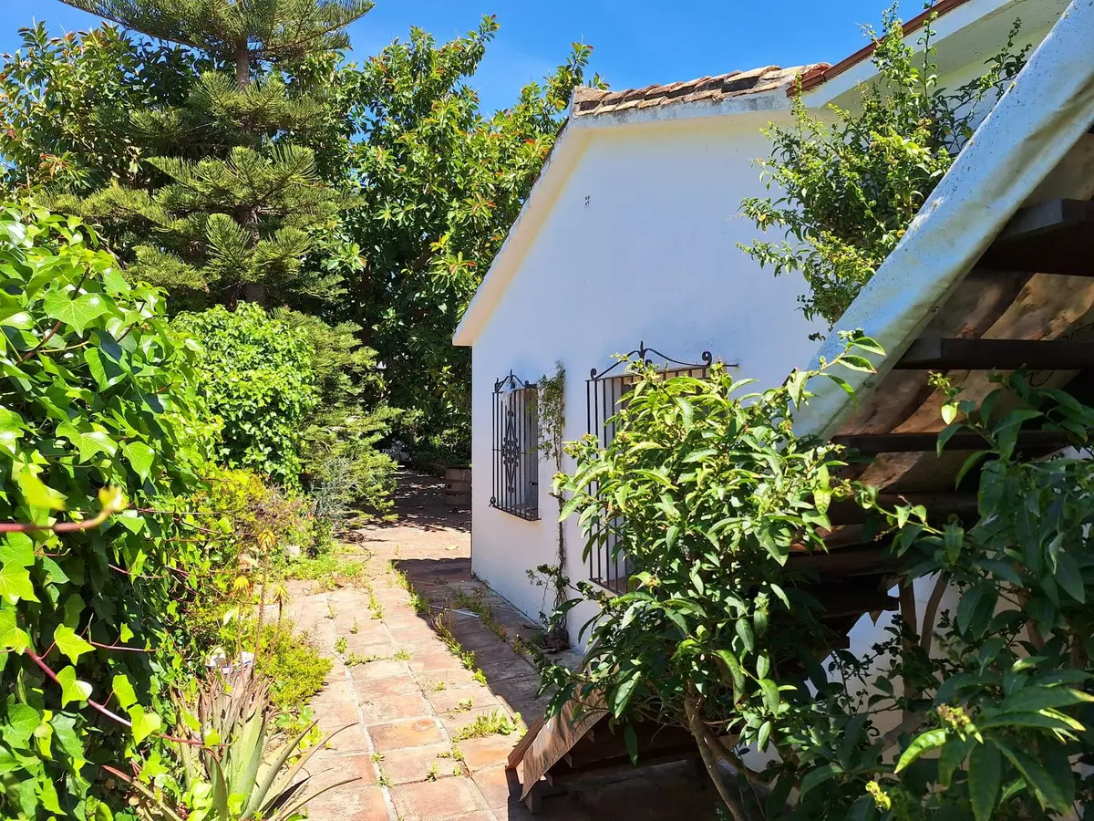 3-bedroom Country House In Estepona, Spain (120 M²)