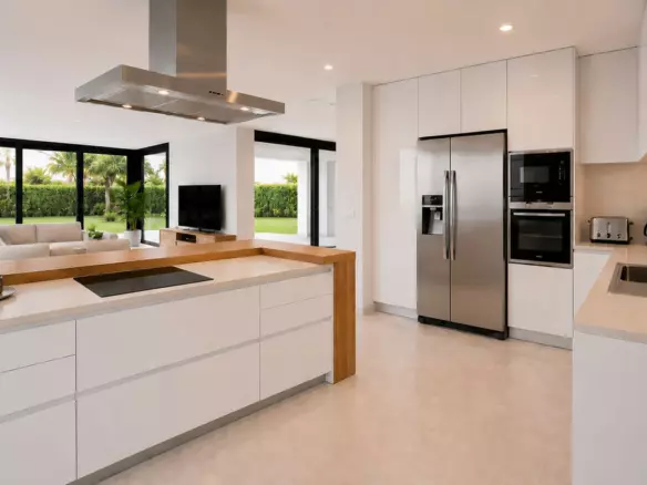 4-bedroom Villa In Estepona, Spain (274 M²)