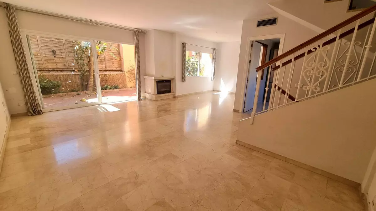 3-bedroom Town House In Marbella, Spain (209 M²)
