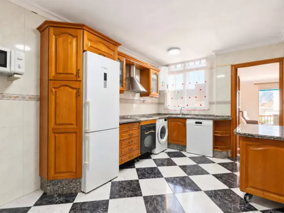3-bedroom Apartment In Fuengirola, Spain (92 M²)