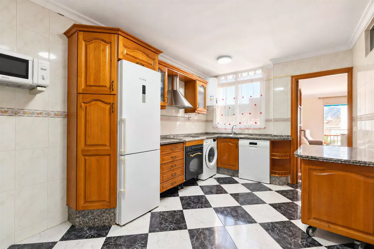3-bedroom Apartment In Fuengirola, Spain (92 M²)