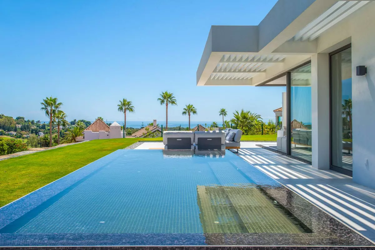 3-bedroom Apartment In Estepona, Spain (180 M²)