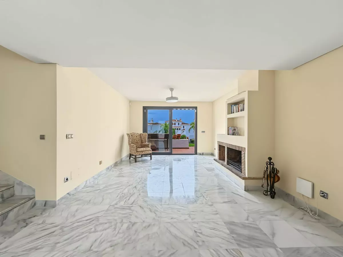 3-bedroom Town House In Estepona, Spain (141 M²)