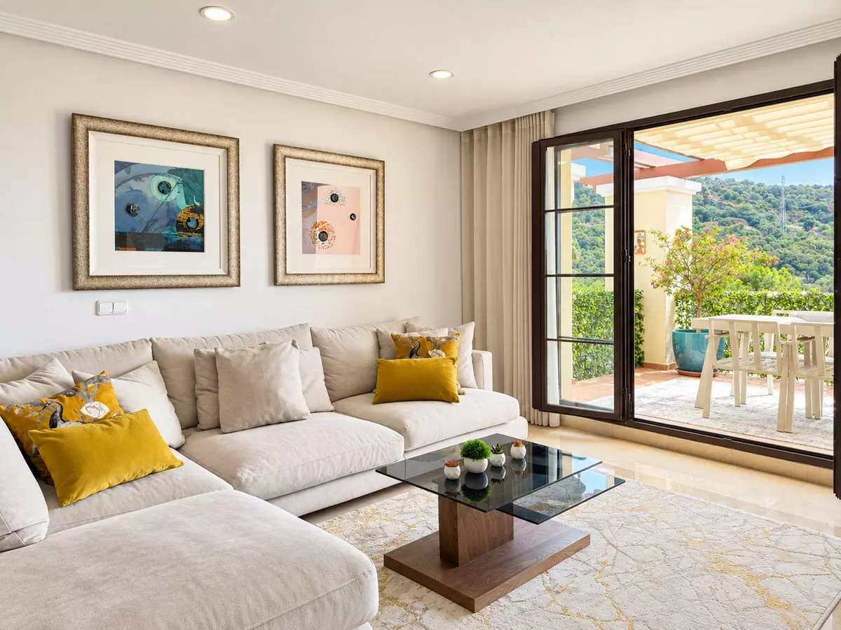 3-bedroom Apartment In Benahavis, Spain (121 M²)