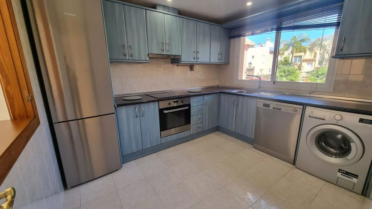 3-bedroom Town House In Marbella, Spain (209 M²)