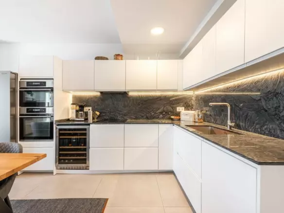 3-bedroom Apartment In Marbella, Spain (136 M²)