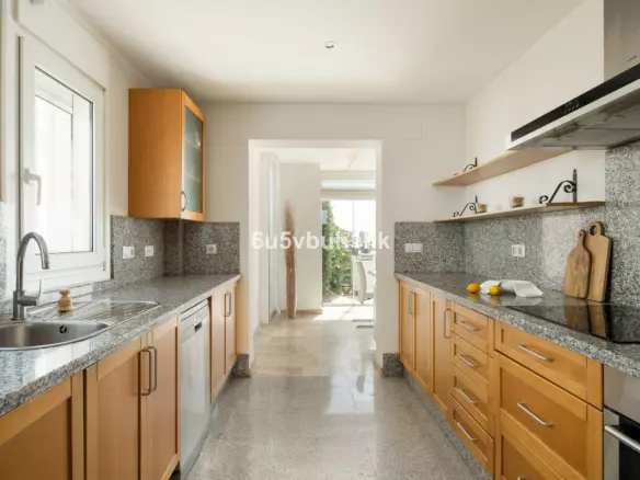 3-bedroom Villa In Marbella, Spain (291 M²)