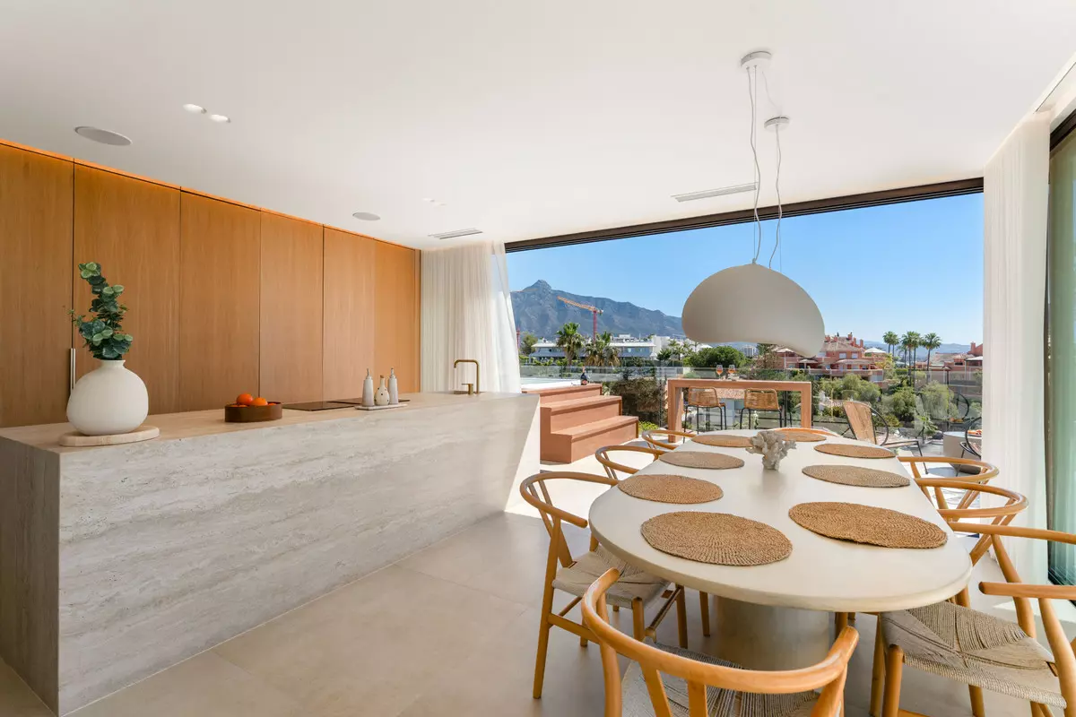 5-bedroom Villa In Marbella, Spain (245 M²)