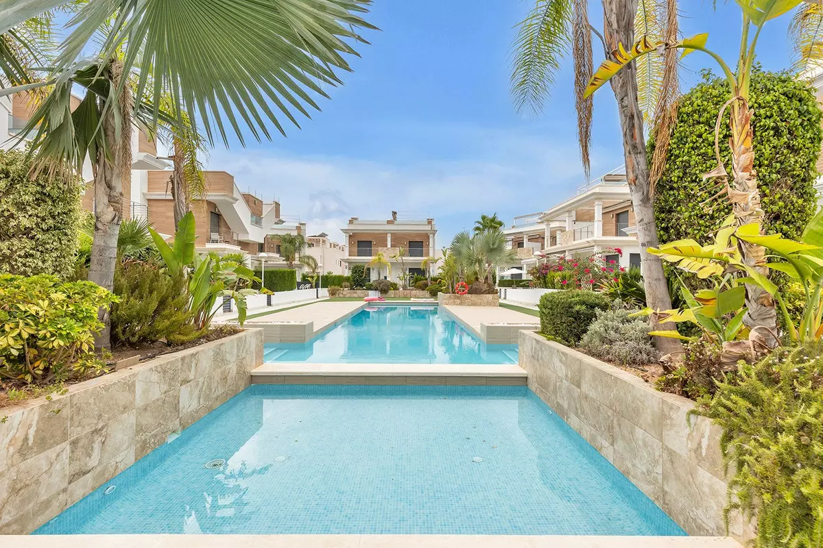 4-bedroom Villa In Rojales, Spain (157 M²)