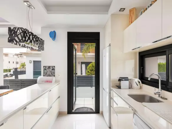 4-bedroom Villa In Rojales, Spain (157 M²)